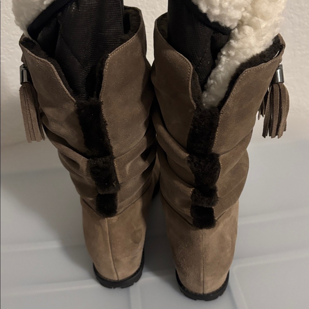 Stuart Weitzman Taupe Suede hidden wedge Tassel Boots SZ 8N w/faux fur lining - Picture 4 of 11